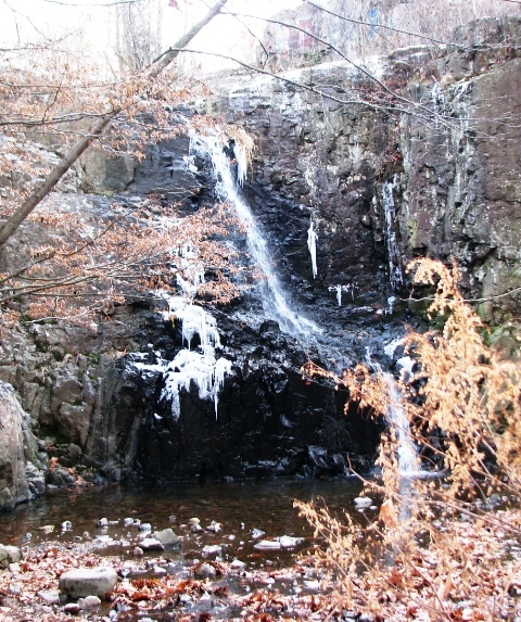 thác Hemlock vào mùa đông